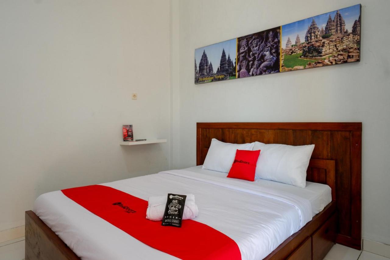 Reddoorz Near Padang Golf Adisucipto Hotel Potrojayan Exterior photo